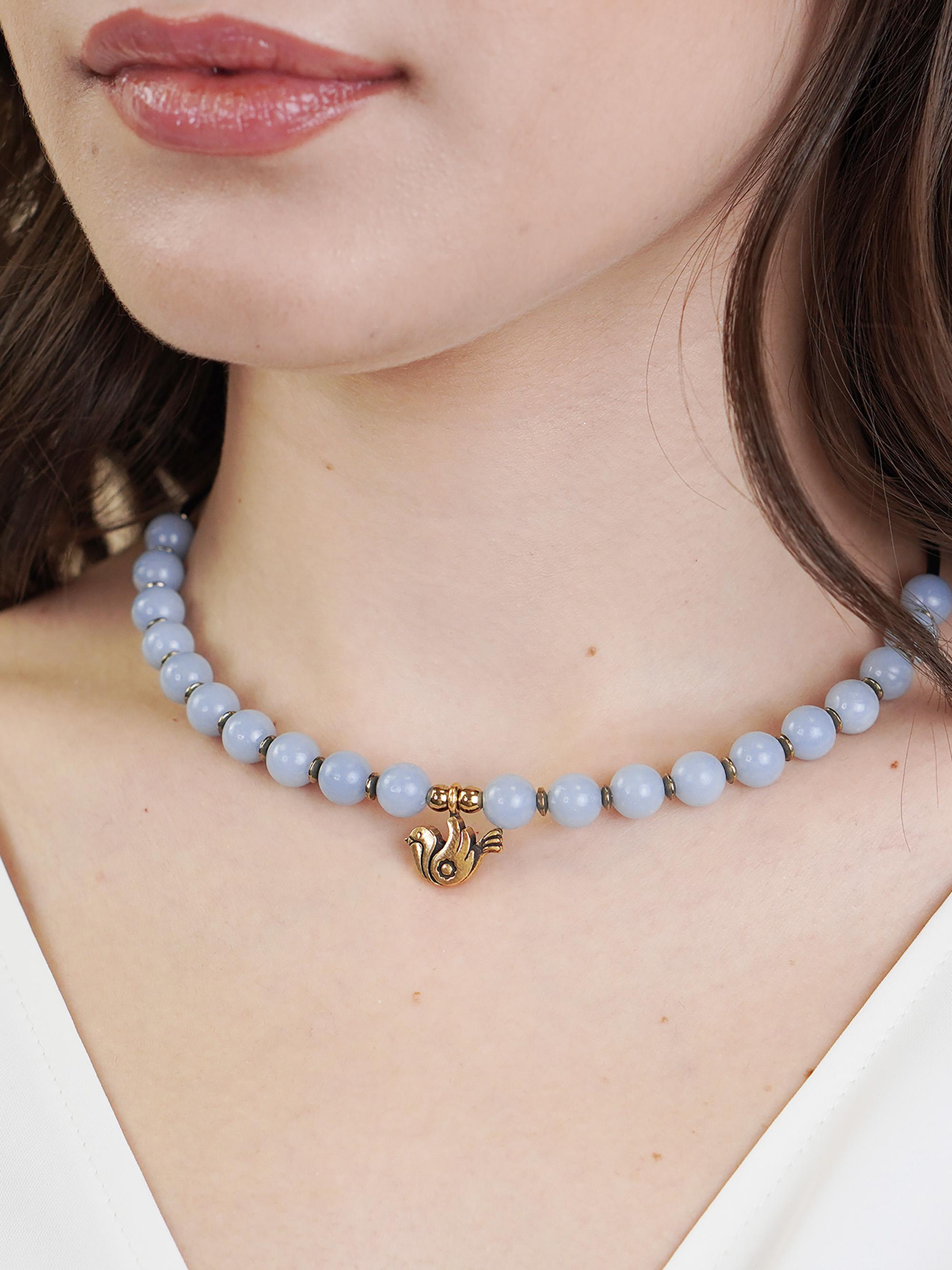 ライトブルーのビーズチョーカー エンジェライトビーズチョーカー：ライトブルーの宝石ネックレスと真鍮
