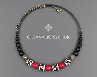 Elegant Beaded Choker, Alternating red and white hand-painted beads, brass inlay and black beads complete the sophisticated women choker