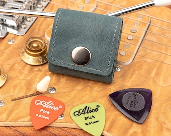 Portapúas de guitarra de cuero con monograma: regalo personalizado para guitarristas