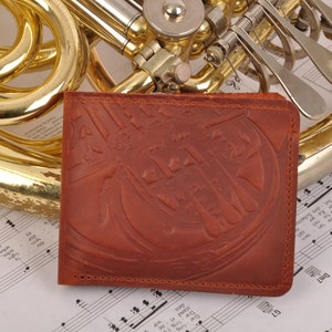 Cartera de cuero personalizada con estampado, un gran regalo para los músicos de trompa de MG Leather Work