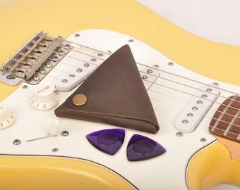 Portapúas de guitarra de cuero personalizado: regalo hecho a mano para músicos