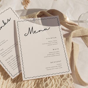 Modelo de menu ondulado Rabisco desenhado à mão Menu de casamento Menu preto e branco e conjunto de cartões de lugar Menu de verão Menu italiano caprichoso para impressão