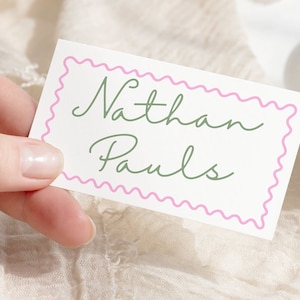 Tarjetas de nombre onduladas para descargar digitalmente, borde ondulado, festón, nombre de boda, plantilla de tarjeta de lugar de cena ondulada, tarjetas de nombre de mesa de ondas caprichosas