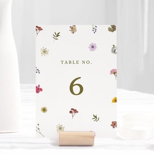 Sjabloon tafelnummer wilde bloemen bruiloft geperste bloem tafelnummers lente tafelnummer wilde bloemen bloemen tafelnummers bruiloftnummers