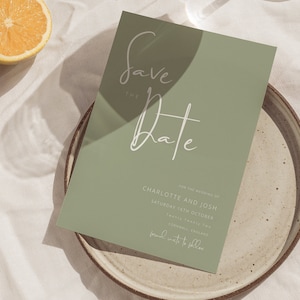 Saliegroene save-the-date-uitnodiging save-the-date olijfgroen bruiloftsjabloon onze datum opslaan-kaart groene Canva-sjabloonhuwelijksuitnodiging