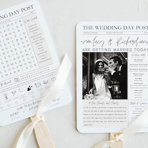 Op de afbeelding: Een witte bruiloftswaaier met een zwart-wit krantenontwerp. De waaier bevat een huwelijksaankondiging voor Lucy & Richard, een zwart-wit foto van het paar en een bruiloftsgastenlijst. De waaier bevat ook een woordzoeker en een lijst met dingen om vast te leggen op de bruiloft.
