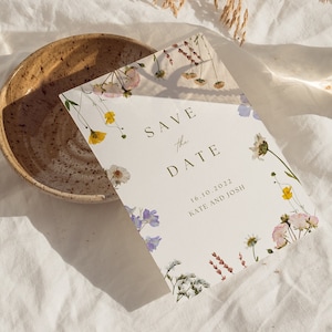 Modelo de reserva de data Anúncio de casamento floral Rústico Elegante Personalizável Canva Flores prensadas Jardim Convite inspirado na natureza