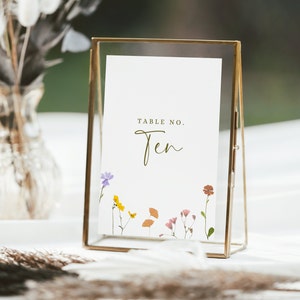 Numéros de table de mariage de fleurs sauvages bohèmes avec modèle de numéros de table de fleurs sauvages Modèle de mariage floral lumineux cartes de numéros de table de fleurs pressées