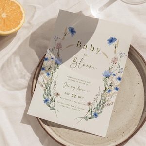 Invito baby shower blu polvere baby in bloom invito baby in bloom ragazzo digitale blu acquerello floreale modello invito baby shower