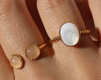 Gold-plated twisted ring with natural stone | Adjustable gold ring | Gift for her | Adjustable ring with gemstone