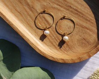 Gold hoop earrings in stainless steel and freshwater pearl | Gift for her