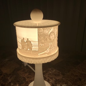 Custom & Changeable Lithophane Desk Lamp