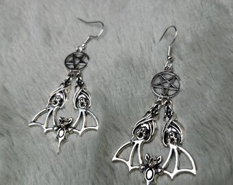 silver alloy pentagram with two hanging bats holding large bat charm earrings