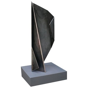Metal Art Sculpture | Floor Chic-Style Sculpture | Large Metal Art | Unique Decorative Stand |  Lightweight Antique Finish | Easy Cleaning.
