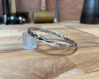 Handmade Solid 925 Sterling Silver Bangle | Ribbon-Edge | 31g Weight | 6mm Width | 72mm Diameter | Hallmarked