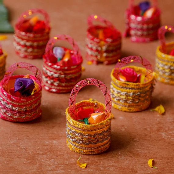 Traditional Flower Pattern Haldi Kumkum Packets, For Pooja at Rs