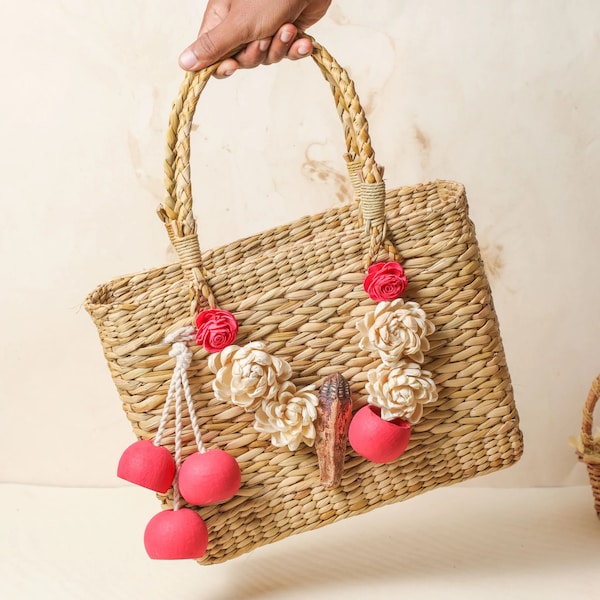 STRAW BAG Handmade with Water Reed Grass, French Market Basket, Market bag, Straw Basket, Grocery Market Bag, Beach bag with Shola flowers