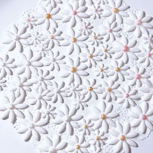 Daisy fondant cake topper/ cupcakes topper topper/ daisy cake decoration/ flower cake topper/  1.2 inches /1 inch/0.7inch/ 3 sizes mixed