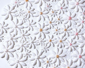 Daisy fondant cake topper/ cupcakes topper topper/ daisy cake decoration/ flower cake topper/  1.2 inches /1 inch/0.7inch/ 3 sizes mixed