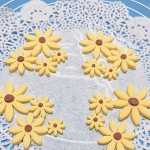 16 pcs Daisy cake topper/ cupcakes birthday cake topper/ daisy cake decoration/ fondant flower topper/ leaves Fondant topper