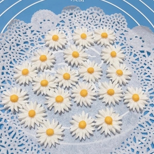 20 Fondant Daisy Cake Toppers: Handmade Cupcake Decorations