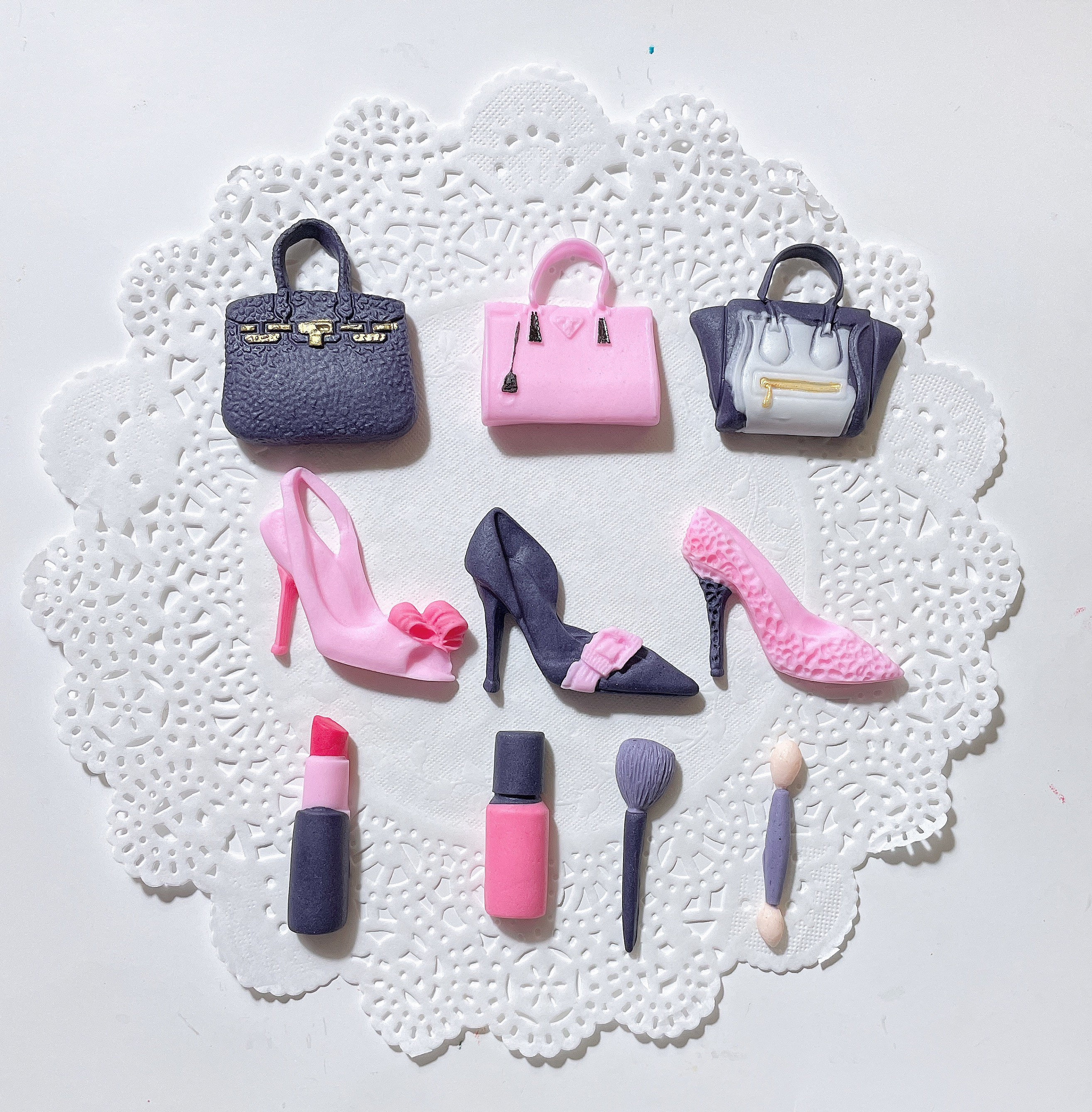 Louis Vuitton Mini Handbag Cupcake toppers - Decorated - CakesDecor
