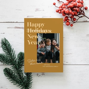 Más vale tarde que nunca Tarjeta navideña digital / Tarjeta imprimible plana vertical con una sola foto para Navidad tardía / Descarga digital de 5 x 7