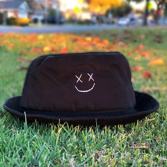 Louis Tomlinson Smiley Face Bucket Hat 