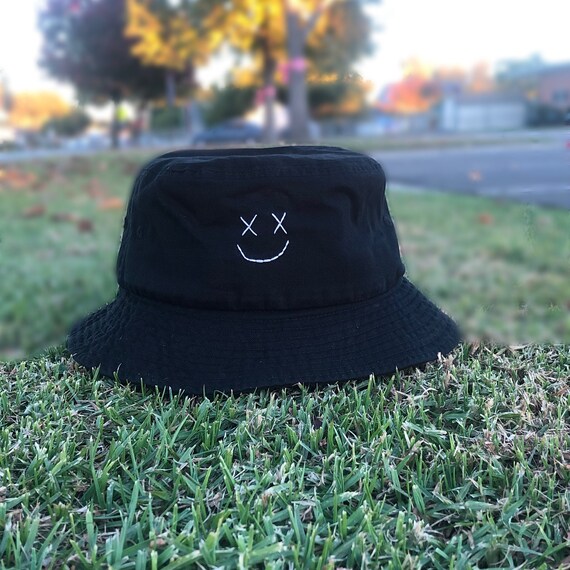 Louis Tomlinson Smiley Face Bucket Hat 