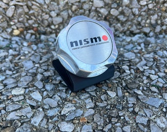 Nismo Calsonic Oil Cap Stand