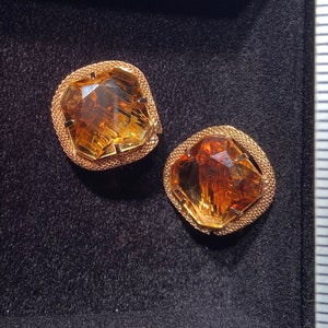 Beautiful lg. amber-colored topaz & golden mesh vintage lightweight clip-on earrings (matching necklace in separate listing)