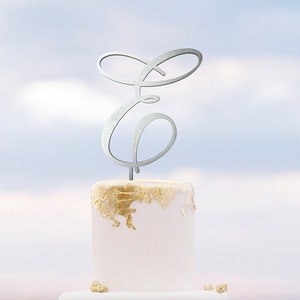 Adorno para tarta de bodas de madera en oro y plata, adorno para tarta rústico, personalizado, adorno para tarta con iniciales de una sola letra, adorno para tarta de aniversario
