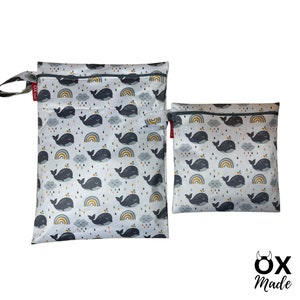 Wetbag "Wale" personalisierte Nasstasche Badetasche Maritim Regenbogen Wolken weiß grau by OXmade