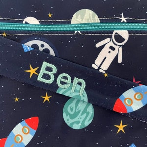 Wetbag Astronaut personalisierte Nasstasche Badetasche Weltall Rakete Planet Satelit Mond dunkelblau by OXmade Bild 5