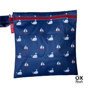 Wetbag kleine Wale personalisierte Nasstasche Badetasche Segelboot Boot Maritim blau by OXmade Bild 2