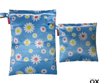 Wetbag "Fleurs" sac de bain personnalisé marguerites bleu clair par OXmade