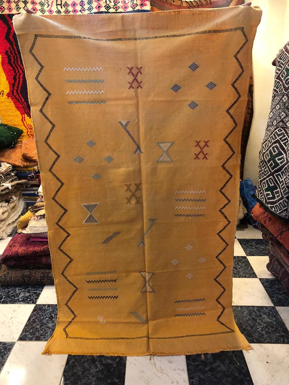 Jaune Sabra Kilim Berbère Vintage Rug , Tapis Berbère, Tapis Vintage, Marocain, Beni Ourain, Salle A