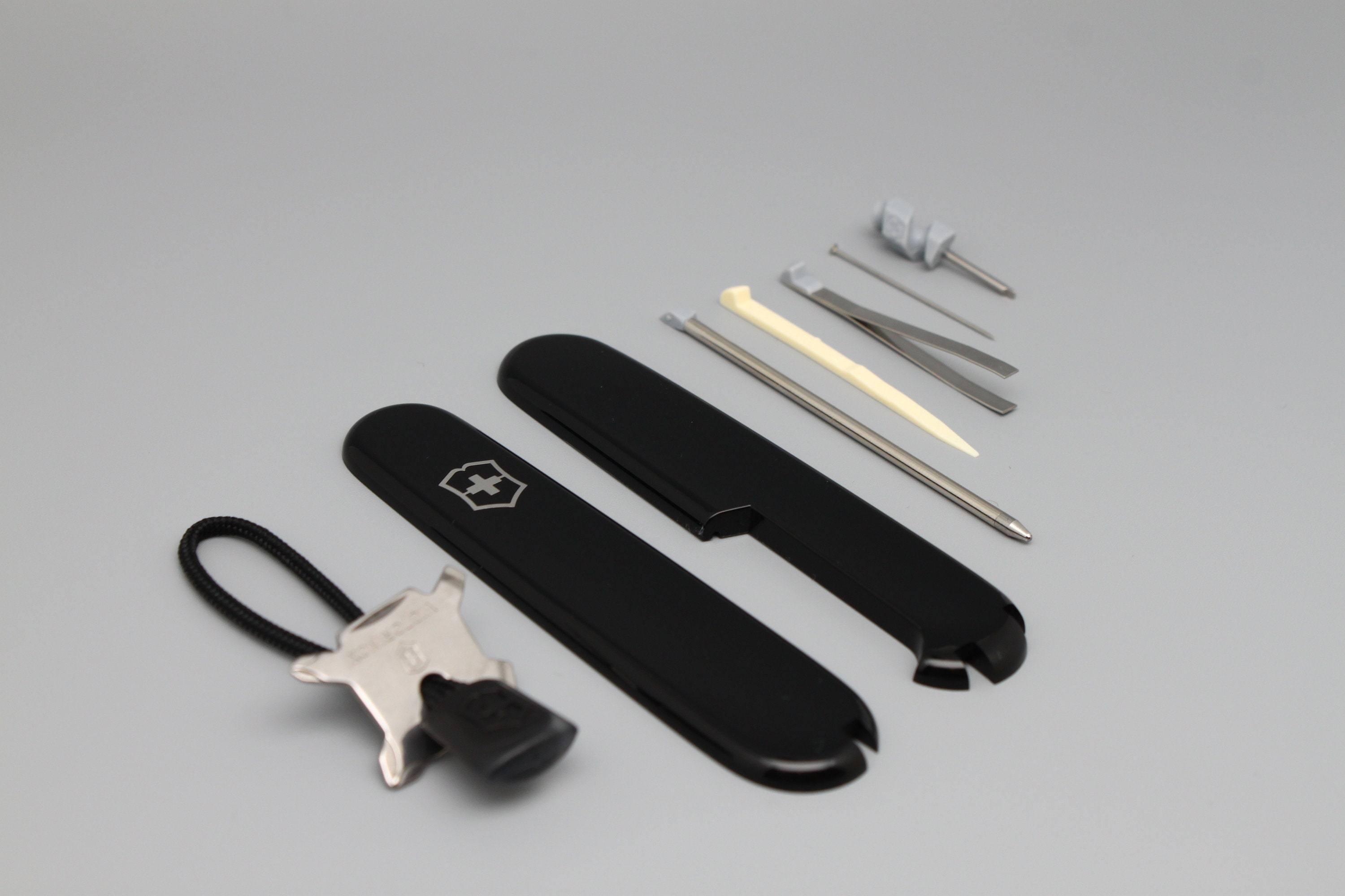Victorinox Bilancia 91mm Con Attrezzature, Quattro + Mini Cacciavite – Impugnature Comode, Made In Switzerland