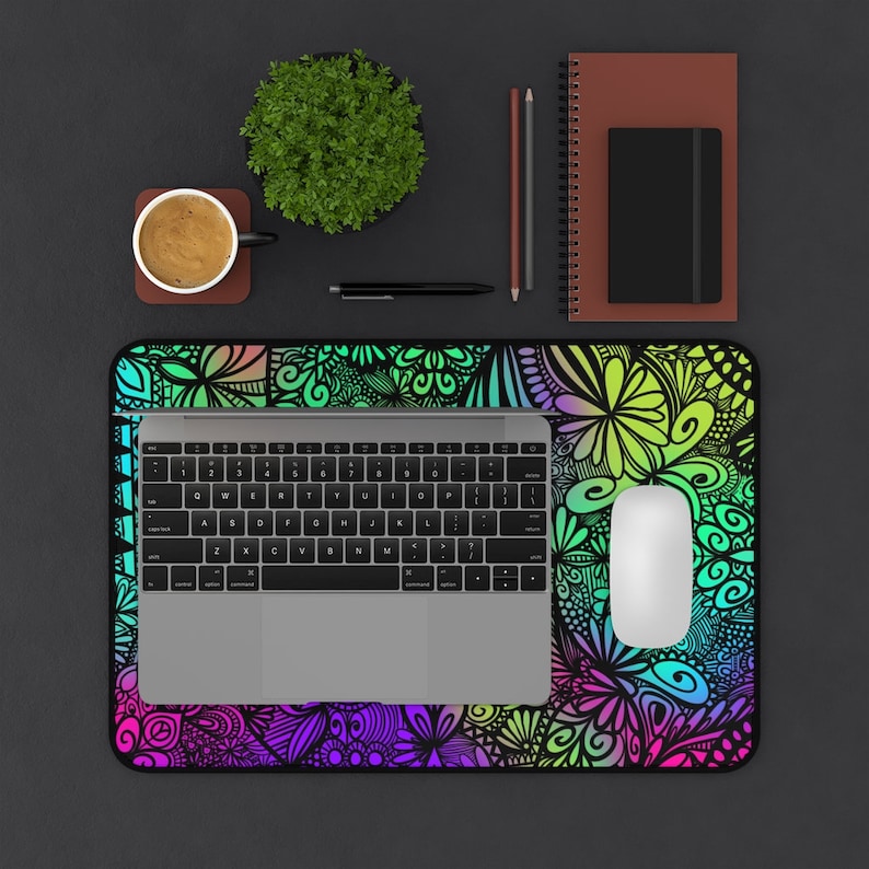 Vibrant zendoodle Desk Mat