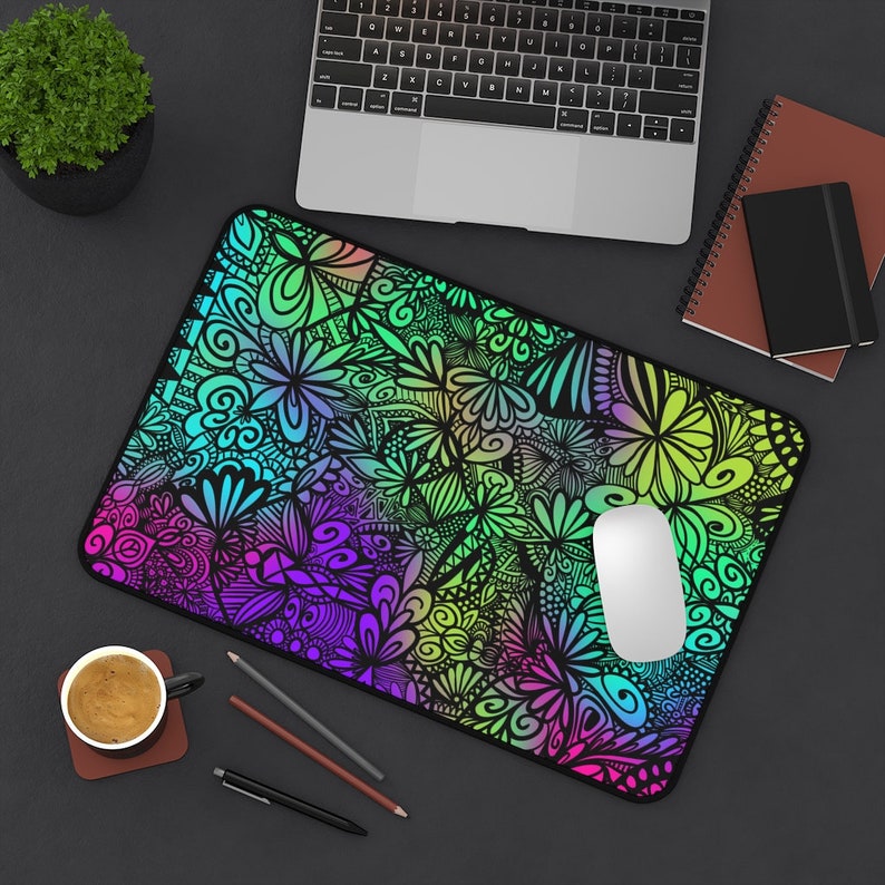 Vibrant zendoodle Desk Mat