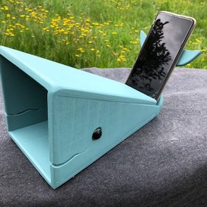 Whale speaker for mobile phone music. Adorable and effective Low tech, passive speaker in a friendly form. imagem 3