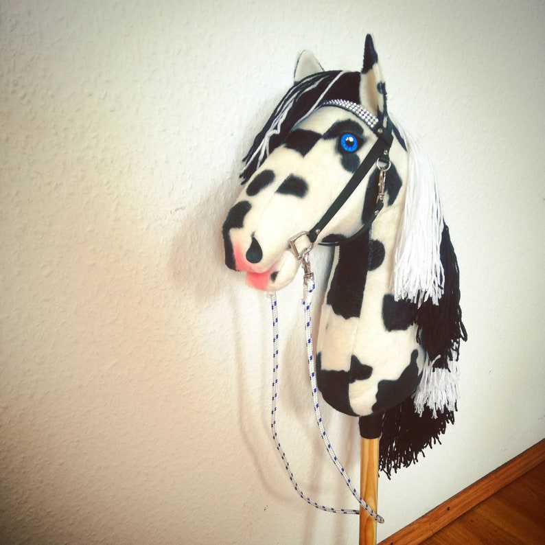 Hobby horse/ Hobbyhorse/ Hobby Horse/ Hobby horse/ Käpphäst Schwarz-weiß