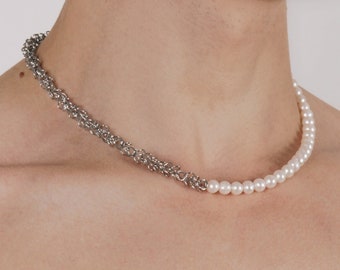 ARES necklace // Great quality shell round pearls combined with stainless steel metal chain