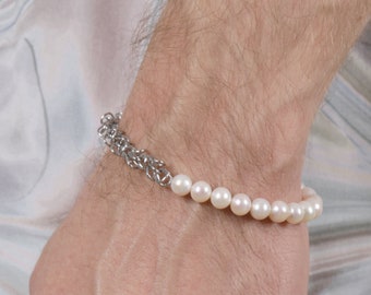 ARES bracelet // Half great quality shell round pearls, half stainless steel chain