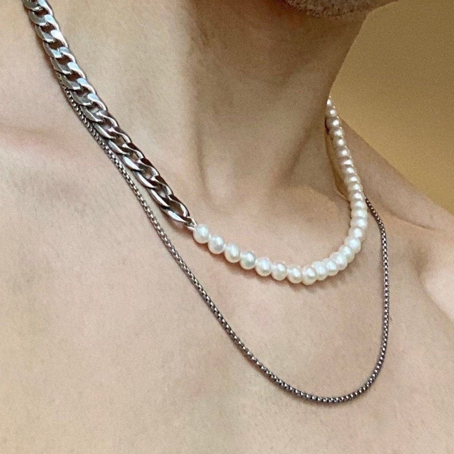 Perle deau douce à moitié arrondie