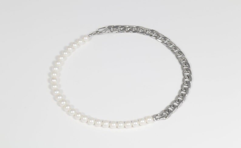 HERACLES necklace // Great quality shell round pearls combined with stainless steel cuban metal chain image 4