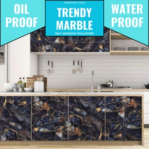 Hochwertige, hitzebeständige selbstklebende Tapete mit Marmoreffekt. Schwarz-goldenes Marmor-Vinyl, ölbeständig und einfach auf Arbeitsplatten aufzutragen