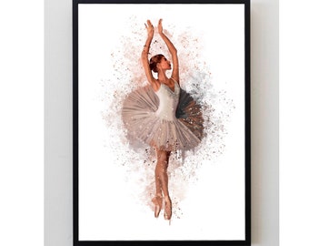 Puede incluir: Una impresión enmarcada en negro de una bailarina con un tutú blanco sobre un fondo de acuarela marrón y gris.