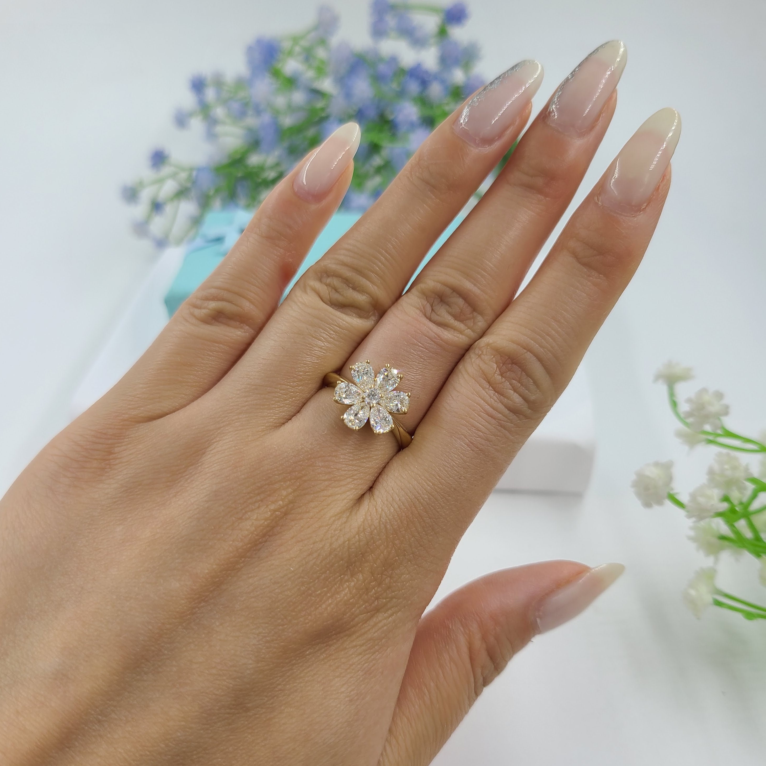⭐︎最終⭐︎ 天然カラーダイヤ　フラワーリング 1.6カラット天然ダイヤモンドフラワーリング：ペアシェイプ、14K