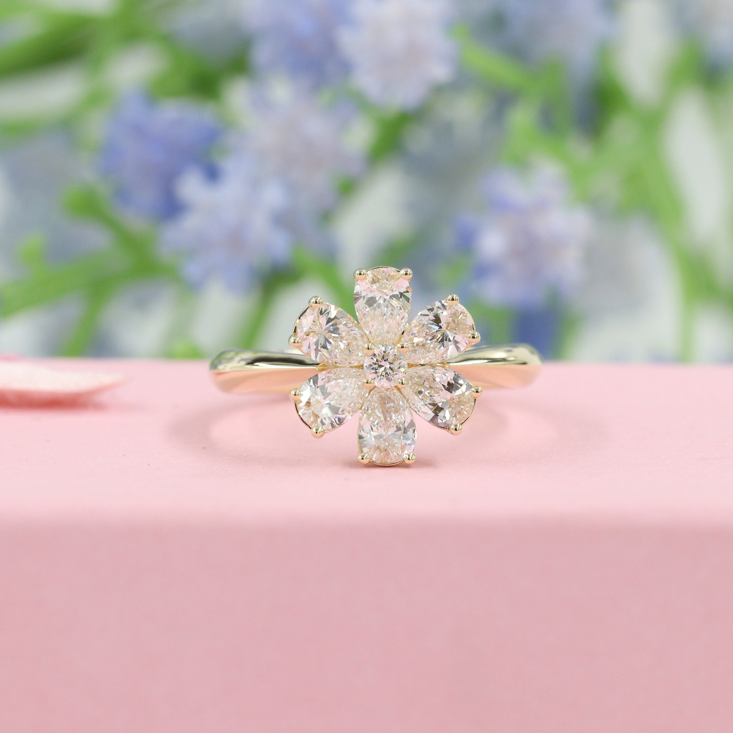 1.6カラット天然ダイヤモンドフラワーリング：ペアシェイプ、14K